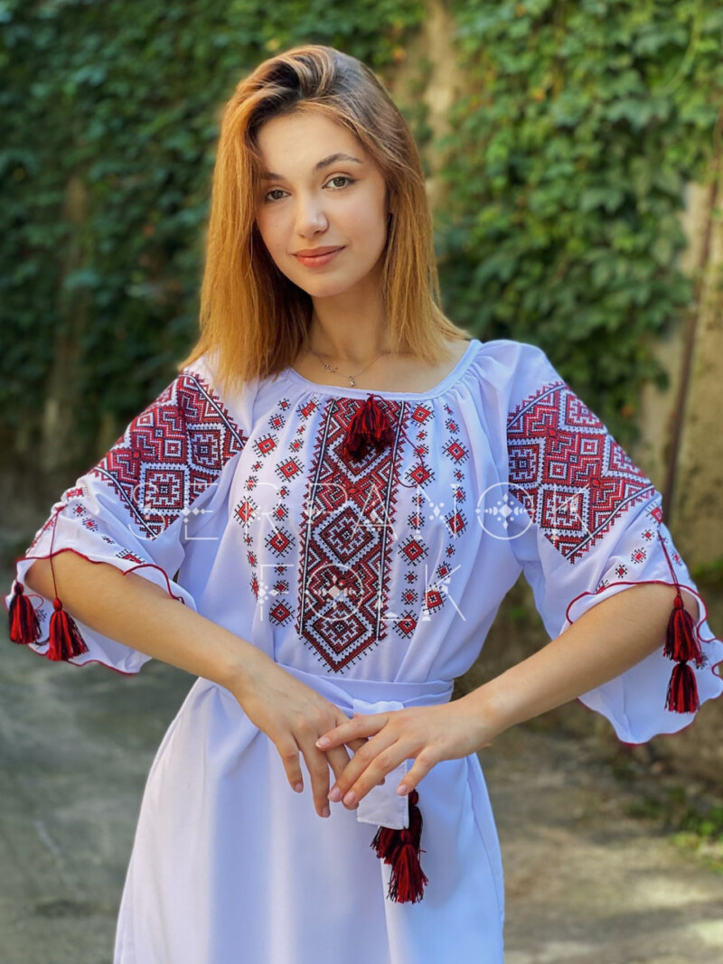 Ніжна українська біла жіноча сукня вишиванка на легкому шифоні "Кейсі" - Зображення 6