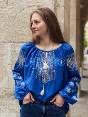 Жіноча синя шифонова блуза вишиванка з бежевою вишивкою "Сабіна"