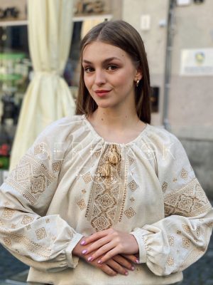 Жіноча класична бежева вишиванка з геометричною вишивкою "Трояна"