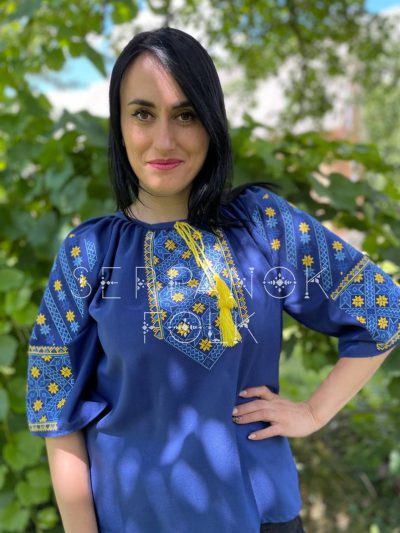 Синя патріотична жіноча блуза вишиванка з коротким рукавом "Північна зірка" - Зображення 3