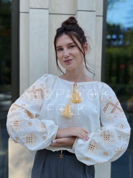Святкова молочна жіноча вишиванка на лляній тканині в стилі бохо "Шанталь"