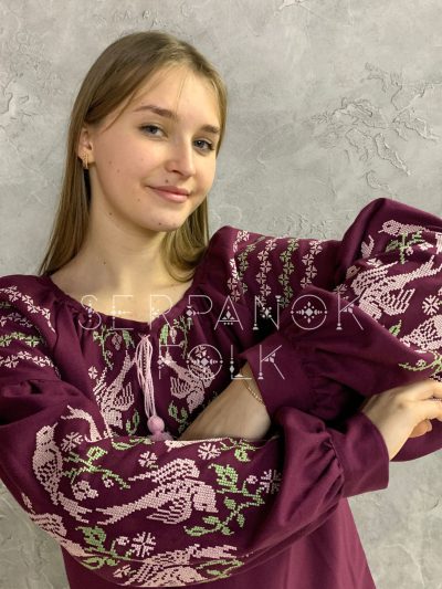 Сучасна жіноча блуза вишиванка кольору марсала в стилі бохо "Ластівки щастя" - Зображення 4
