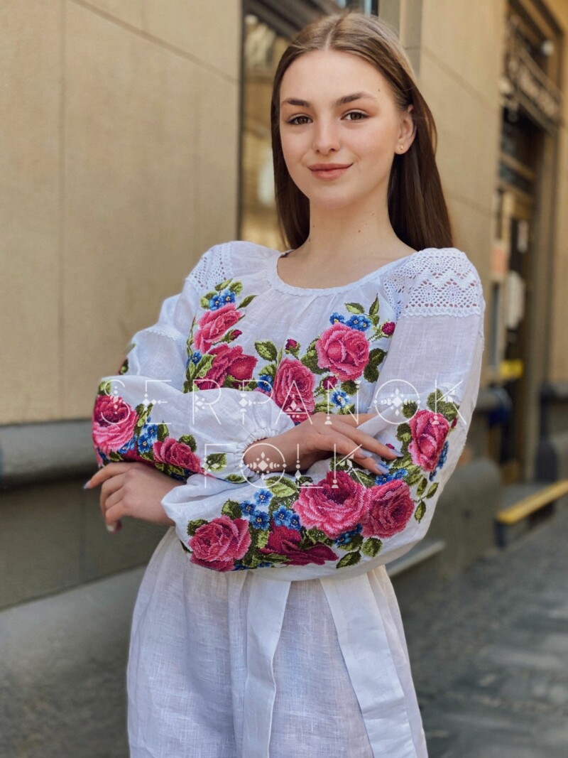 Святкова вишита жіноча сукня біла з квітковим орнаментом троянди "Анжеліка"