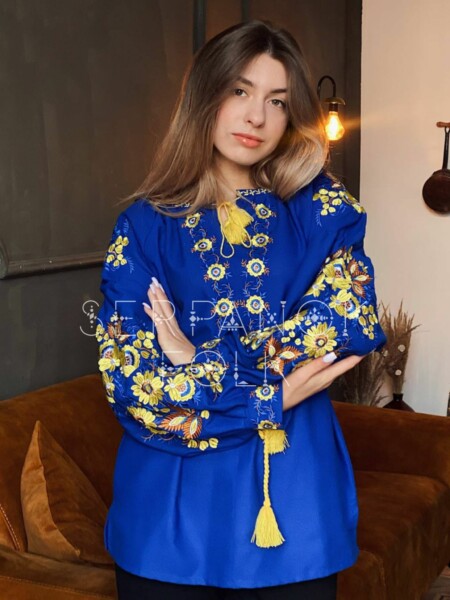Патріотична насичено синя з жовтим жіноча квіткова легка вишиванка "Стефанія"