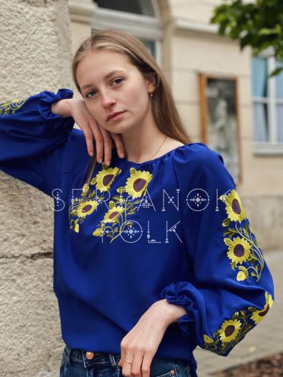 Синя патріотична жіноча вишиванка з квітковою вишивкою "Сонце сонях" - Зображення 2