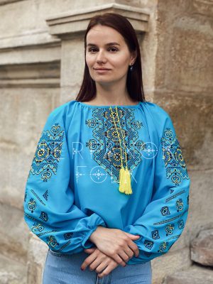 Яскрава патріотична жіноча вишиванка на легкому шифоні "Марсела"