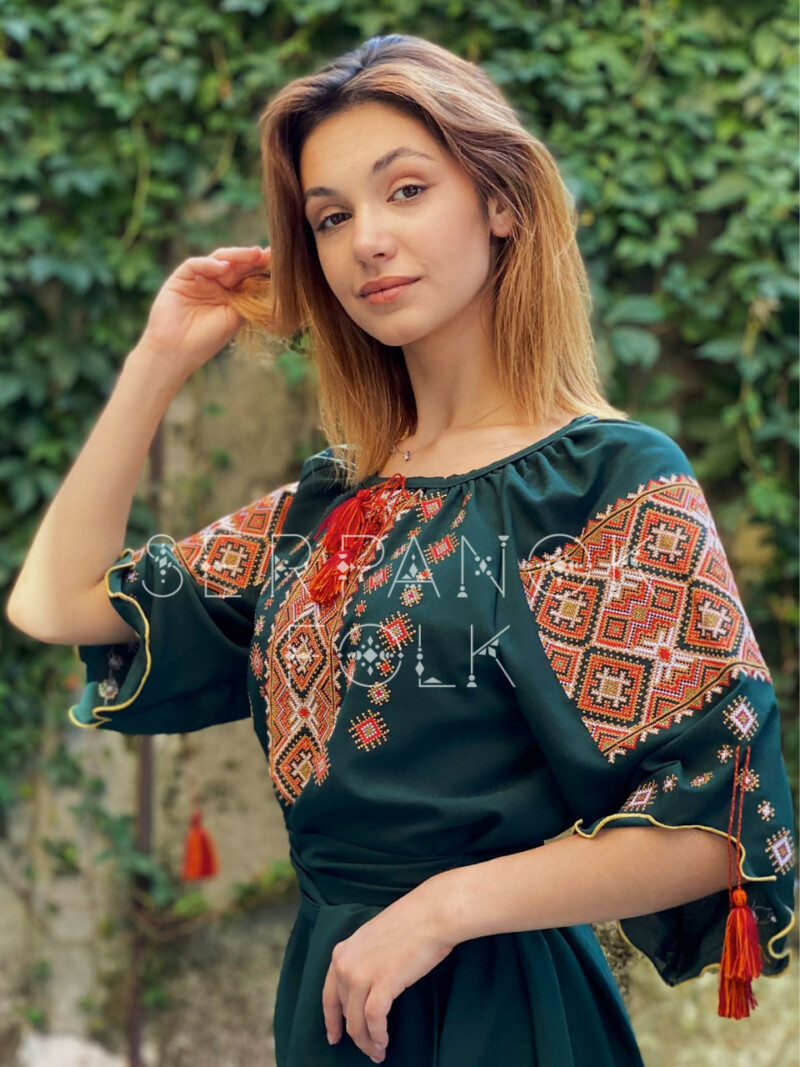 Сучасна зелена жіноча сукня вишиванка на легкому шифоні "Кейсі" - Зображення 3