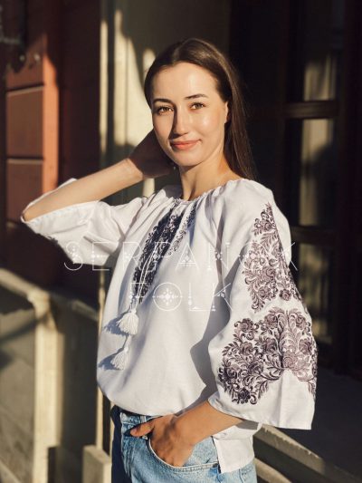 Неймовірна біла жіноча блуза вишиванка з коротким рукавом "Експресія" - Зображення 3