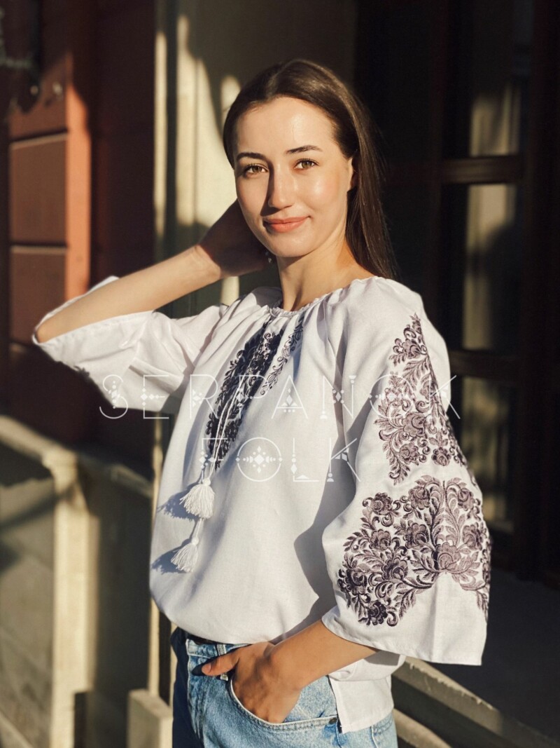 Неймовірна біла жіноча блуза вишиванка з коротким рукавом "Експресія" - Зображення 3