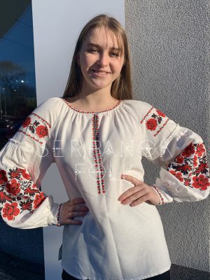 Традиційна біла жіноча вишиванка на лляній тканині з квітами "Червона ружа"