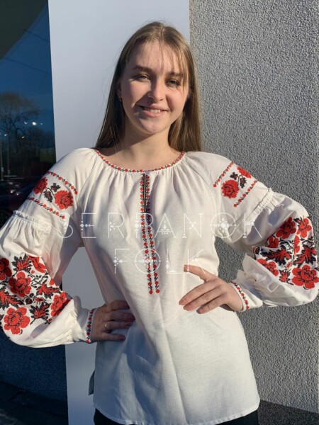 Традиційна біла жіноча вишиванка на лляній тканині з квітами "Червона ружа"