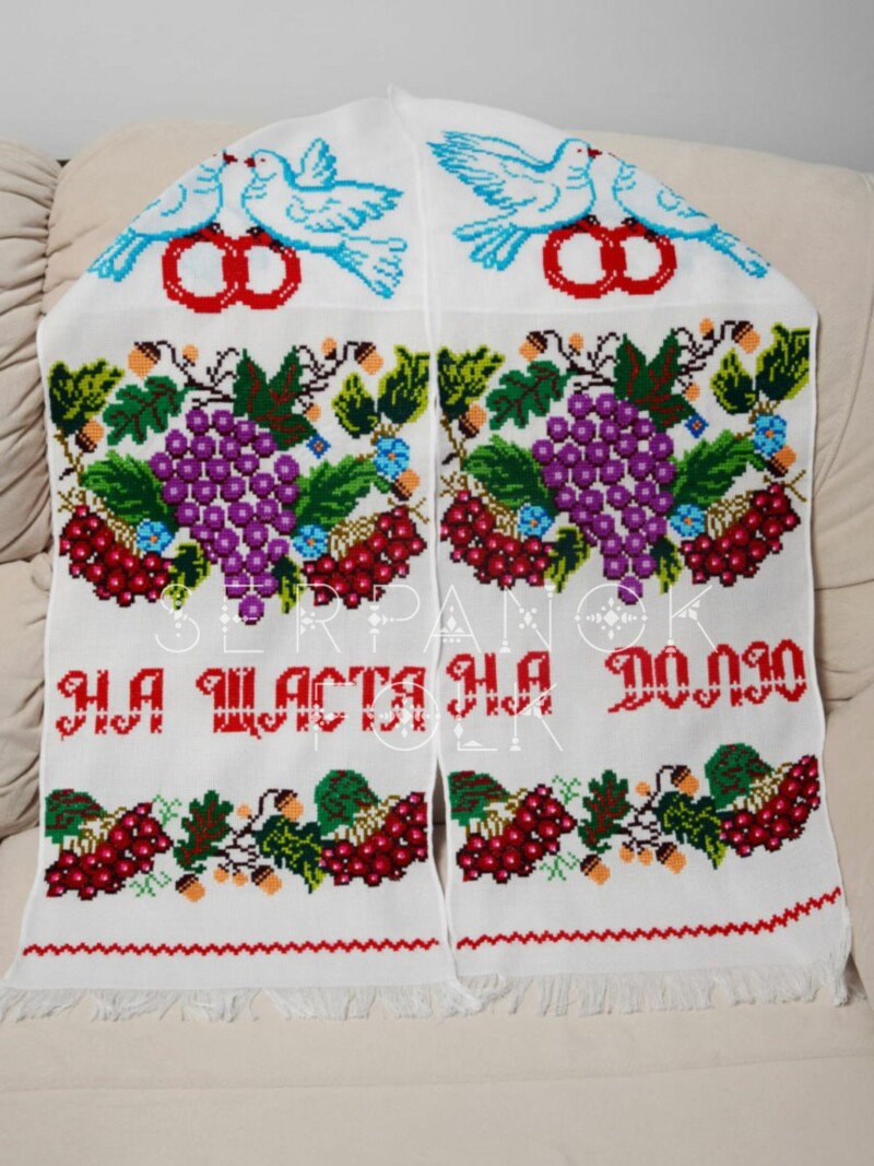 Вишитий весільний рушник з голубами та виноградом "Подружнє щастя" - Зображення 2