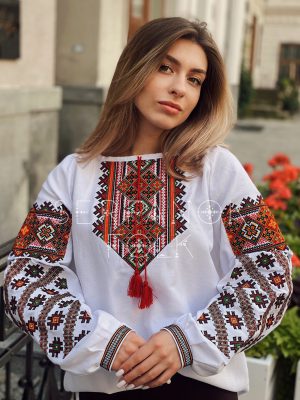 Вишукана біла жіноча блуза вишиванкана домотканому полотні "Устинія"