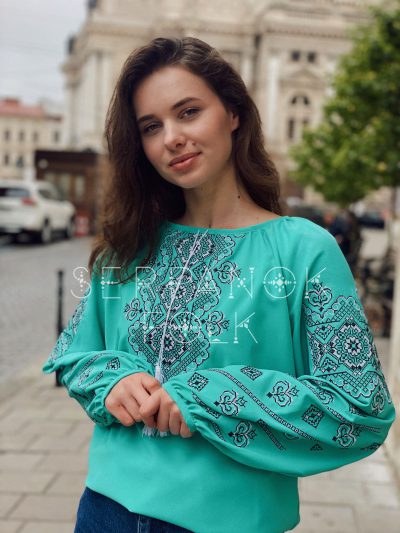 Бірюзова стильна жіноча блуза вишиванка на легкому шифоні "Марсела" - Зображення 2