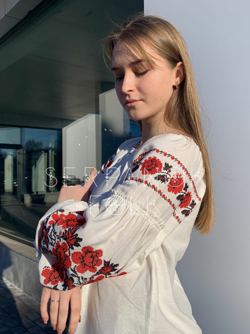 Традиційна біла жіноча вишиванка на лляній тканині з квітами "Червона ружа" - Зображення 4