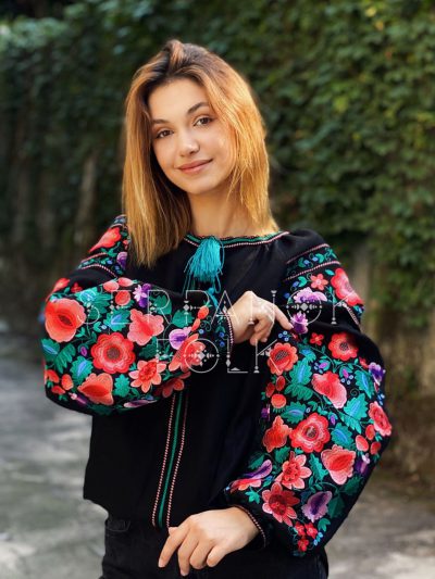 Чорна ексклюзивна вишиванка з квітковими рукавами на лляній тканині "Юстина" - Зображення 5
