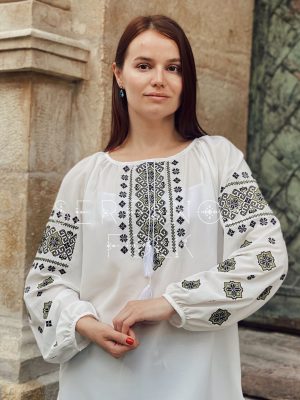 Офісна легка жіноча вишиванка білого кольору на легкому шифоні "Марічка"