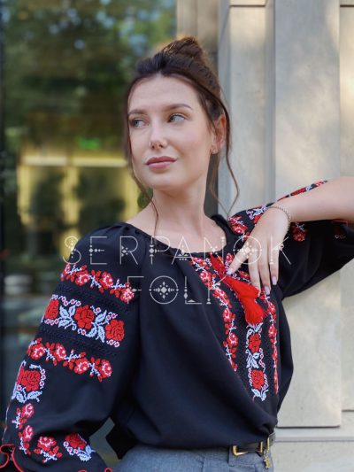 Чорна жіноча квіткова вишиванка на легкому шифоні "Майя" - Зображення 5