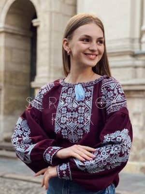 Неймовірна жіноча вишиванка кольору марсала в стилі бохо "Лакі"