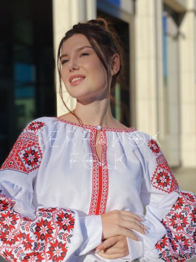 Традиційна біла жіноча вишиванка на домотканому полотні "Звенислава" - Зображення 4
