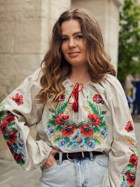 Святкова жіноча вишиванка на лляній тканині з вишитими маками "Дарина"