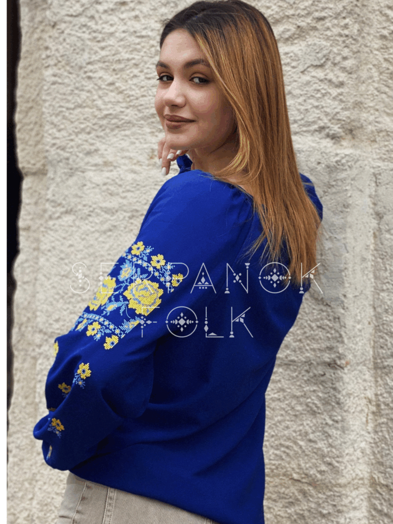 Синя легка жіноча вишиванка патріотична шифонова з жовтими трояндами "Розалія" - Зображення 5