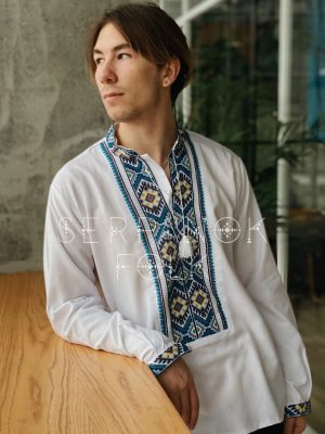 Сучасна чоловіча вишиванка ручної роботи на домотканому полотні "Петлюра"