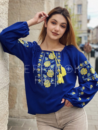 Синя легка жіноча вишиванка патріотична шифонова з жовтими трояндами "Розалія" - Зображення 4