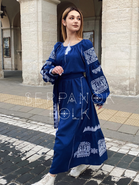 Стильна синя жіноча сукня вишиванка з пишними рукавами в стилі бохо “Жарптиця”
