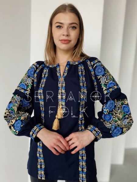 Елегантна українська темно-синя квіткова жіноча вишиванка в стилі бохо "Даяна"