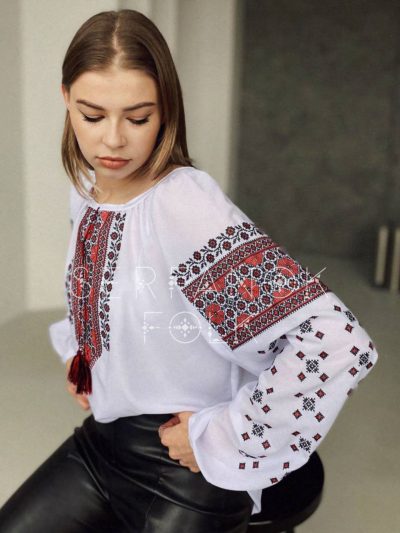 Традиційна біла шифонова жіноча вишита блуза з довгим рукавом "Маруся" - Зображення 2