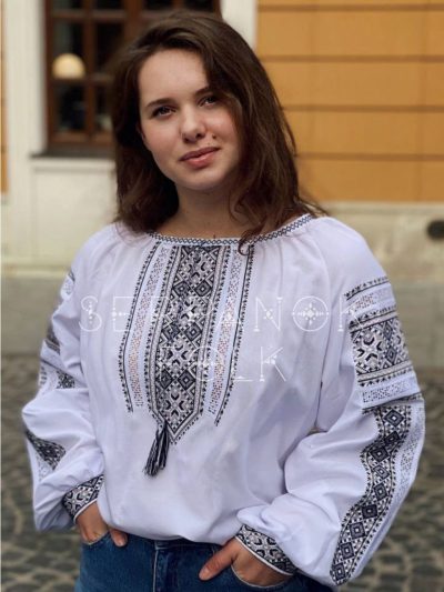Класична жіноча вишиванка хрестиком на білому домотканому полотні "Зореслава" - Зображення 3