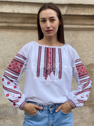 Українська біла вишиванка на домотканому полотні  з червоним орнаментом "Лінда"