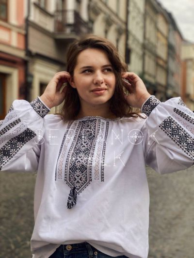 Класична жіноча вишиванка хрестиком на білому домотканому полотні "Зореслава" - Зображення 4