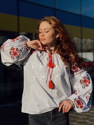 Традиційна українська жіноча вишиванка бохо біла з червоними квітами "Варвара"