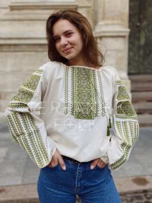Стильна бежева лляна українська жіноча вишиванка з зеленою вишивкою "Євдокія"