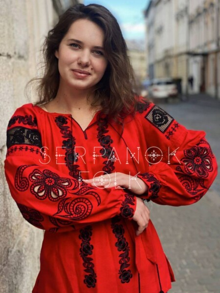Квіткова українська червона жіноча вишиванка з чорною вишивкою рішельє "Роксана"