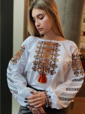 Біла українська жіноча вишита блуза з геометричним орнаментом "Гуцулка Ксеня"