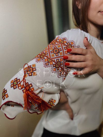 Гуцульська біла жіноча легка шифонова вишиванка з короткими рукавами "Златія" - Зображення 5