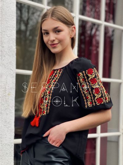 Жіноча шифонова вишиванка з вишитими трояндами та короткими рукавами "Мелашка" - Зображення 4