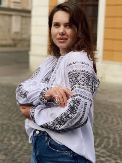 Класична жіноча вишиванка хрестиком на білому домотканому полотні "Зореслава" - Зображення 2